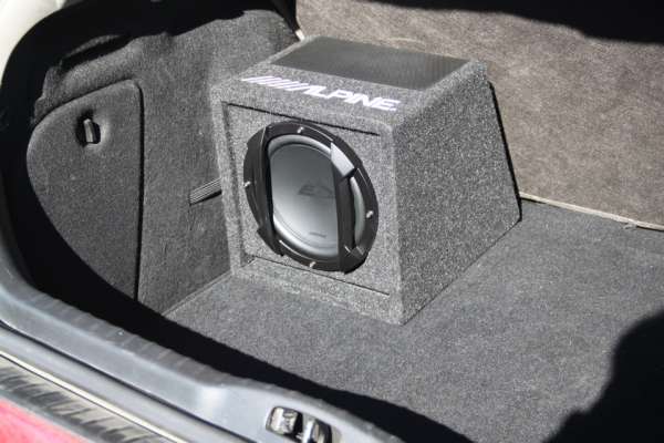 Subwoofer Ativo Alpine SWE-815 8" | 300W Máx / 100W RMS | Bass Reflex | Controlo Remoto